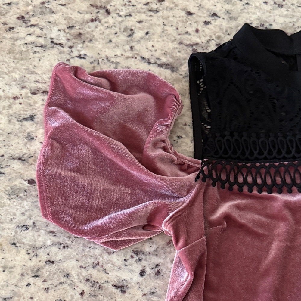 TOPSHOP Rose Pink Velvet Cold-Shoulder Top with Black Lace Yoke - Picture 4 of 8